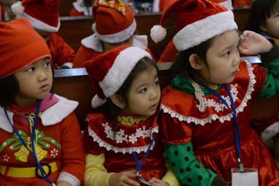 Báo chí nước ngoài viết về những 'ông già Noel' nhí Hà Nội